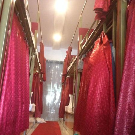 Dream Dormitory Мумбай Екстериор снимка